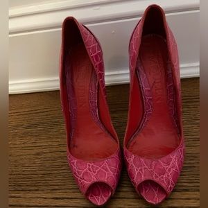 Alexander McQueen fuchsia croc pumps with heel cap size 37